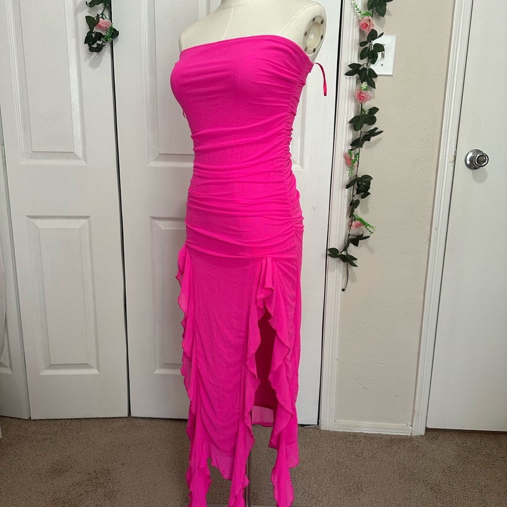 Elegant Pink Strapless Dress - Picture 4 of 8